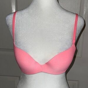 Victoria’s Secret PINK Light Coral Light Lift Underwire Bra